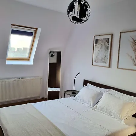 Iulius Town Charm: Cozy 2 Br Apartment Timisoara