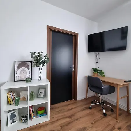 Iulius Town Charm: Cozy 2 Br Apartment *